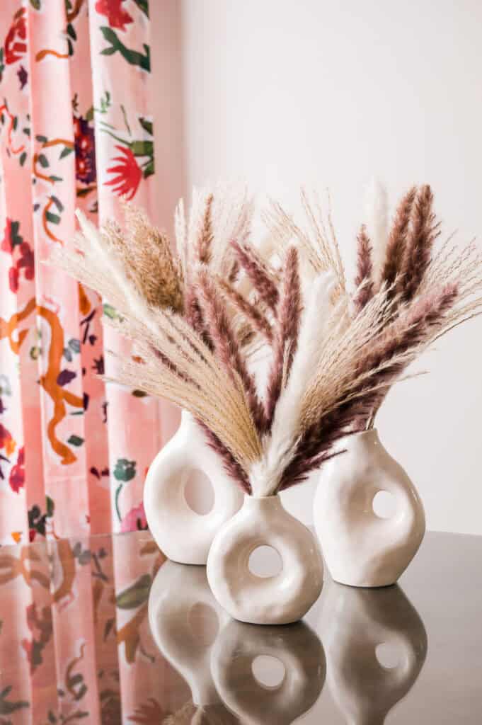 3 Vases and Pampas-4064 Styled lifestyle photo of decorative vase with pampas grass, ideal for Amazon home decor listings and contextual product photography.